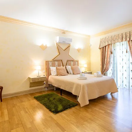 Exceptional With Pool, Tennis Court, Games 别墅