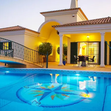 Exceptional With Pool, Tennis Court, Games 别墅 *