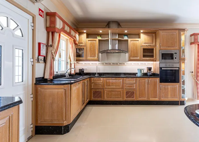 Exceptional With Pool, Tennis Court, Games * Quarteira