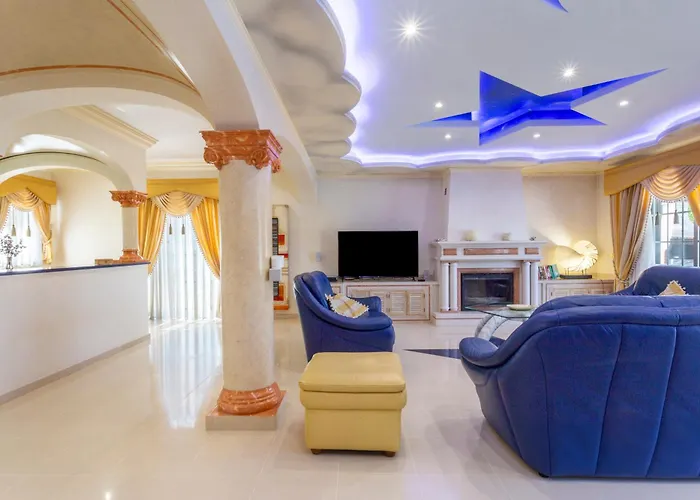Exceptional With Pool, Tennis Court, Games Quarteira