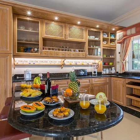 Exceptional With Pool, Tennis Court, Games וילה