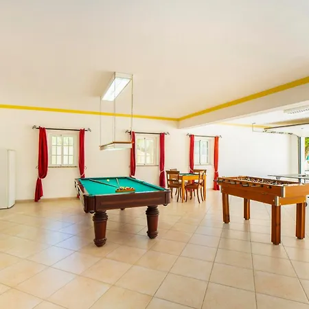 Exceptional With Pool, Tennis Court, Games וילה *
