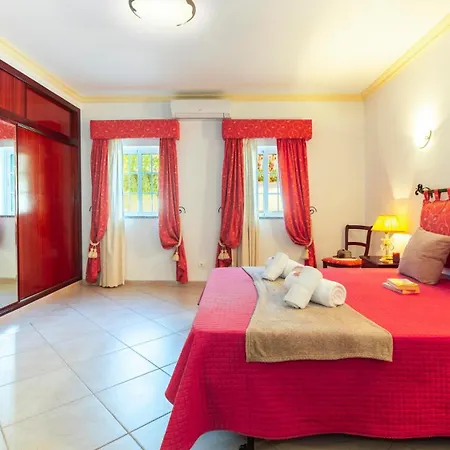 Exceptional With Pool, Tennis Court, Games וילה קווארטיירה