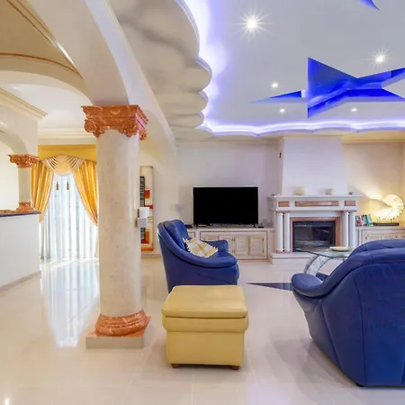 Exceptional With Pool, Tennis Court, Games קווארטיירה