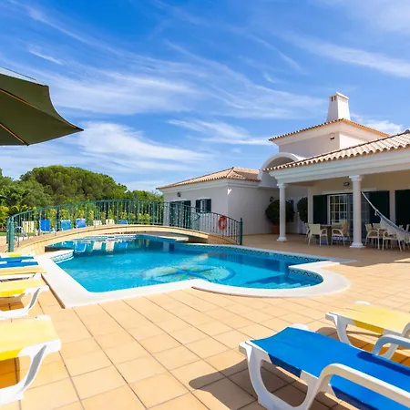 Exceptional With Pool, Tennis Court, Games וילה