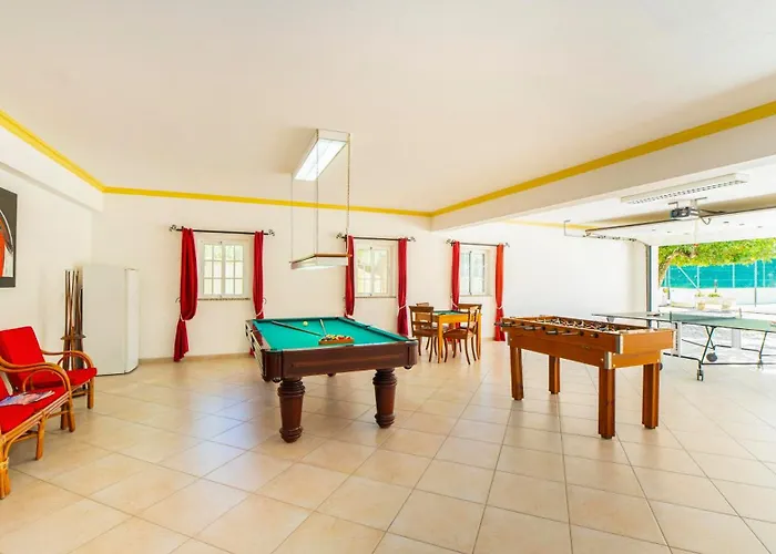 Exceptional With Pool, Tennis Court, Games 빌라 *
