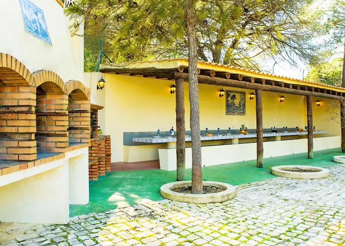 빌라 Exceptional With Pool, Tennis Court, Games 쿼테이라
