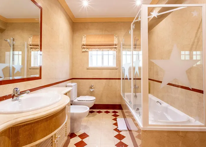 빌라 Exceptional With Pool, Tennis Court, Games 쿼테이라