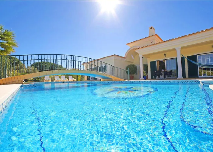 Exceptional With Pool, Tennis Court, Games 빌라 쿼테이라