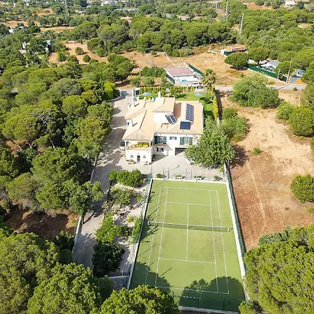 Villa Exceptional With Pool, Tennis Court, Games *